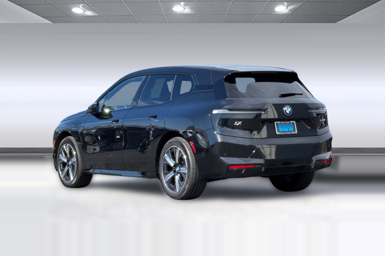 Used 2025 BMW iX xDrive50 AWD/4WD image 3