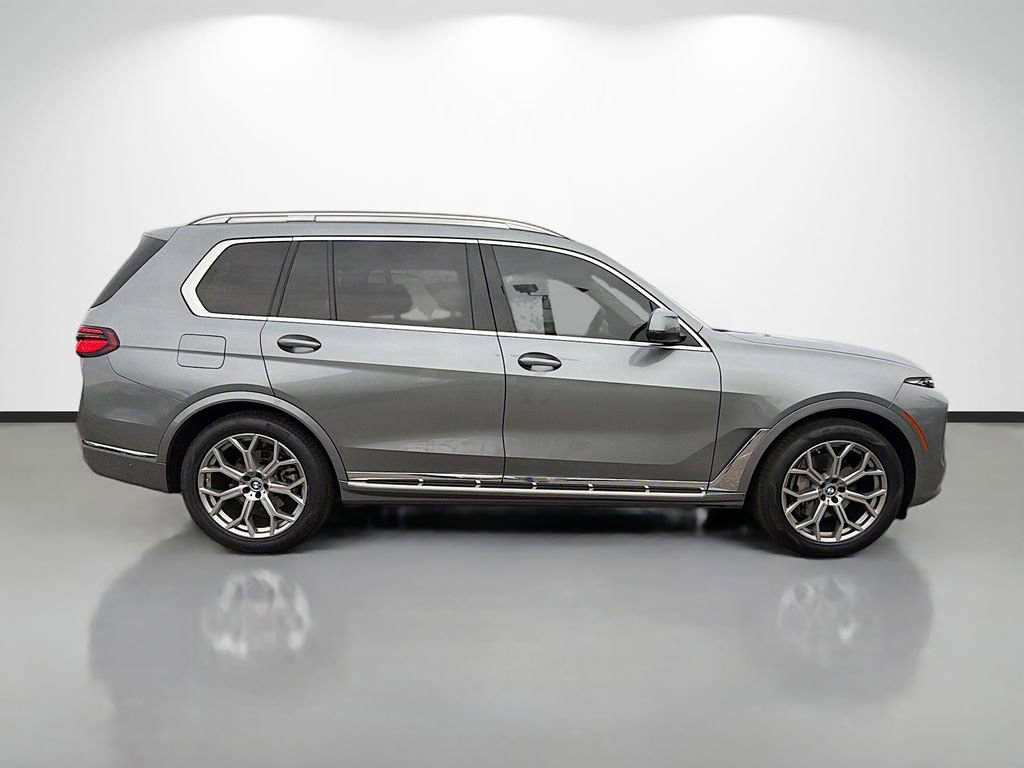 Used 2024 BMW X7 xDrive40i image 2