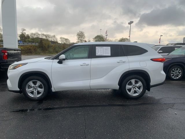 Used 2023 Toyota Highlander LE image 9