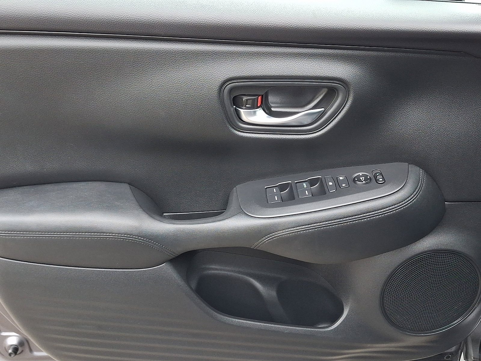 Used 2023 Honda HR-V LX image 12