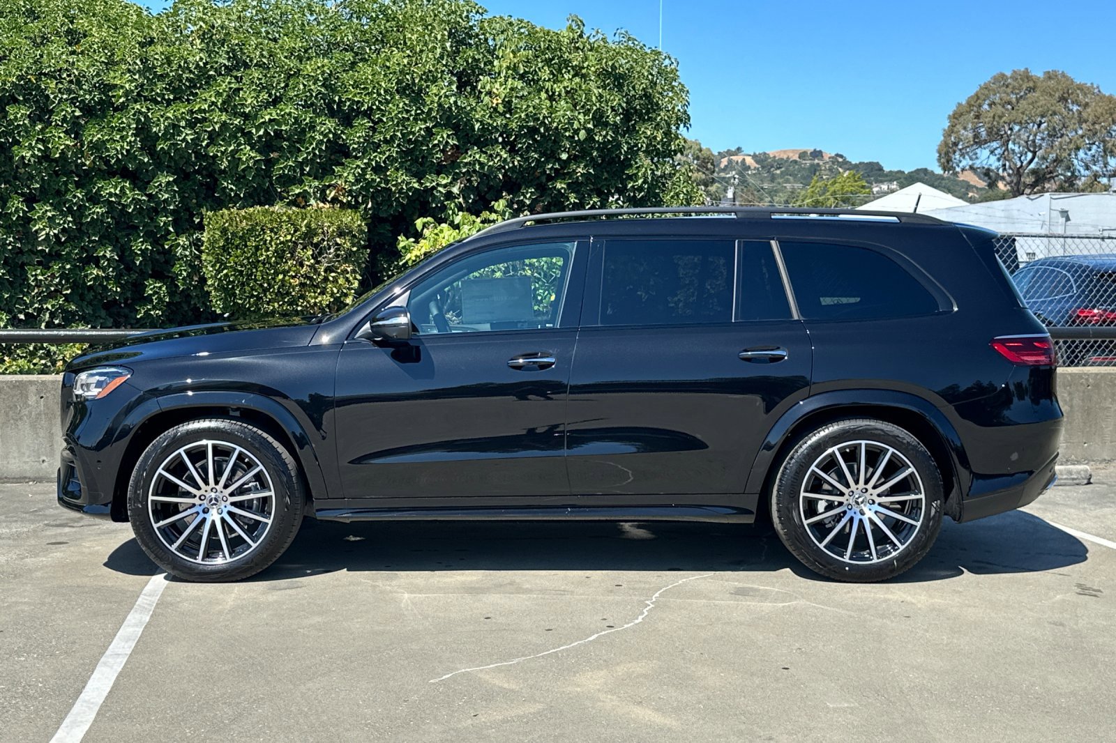 New 2025 Mercedes-Benz GLS 450 4MATIC image 2