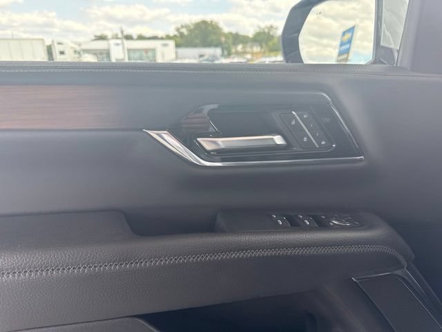 Used 2025 GMC Yukon Denali AWD/4WD image 11
