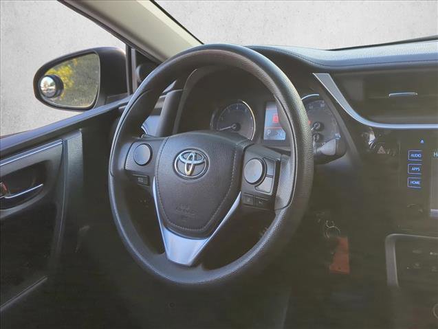Used 2018 Toyota Corolla LE image 28