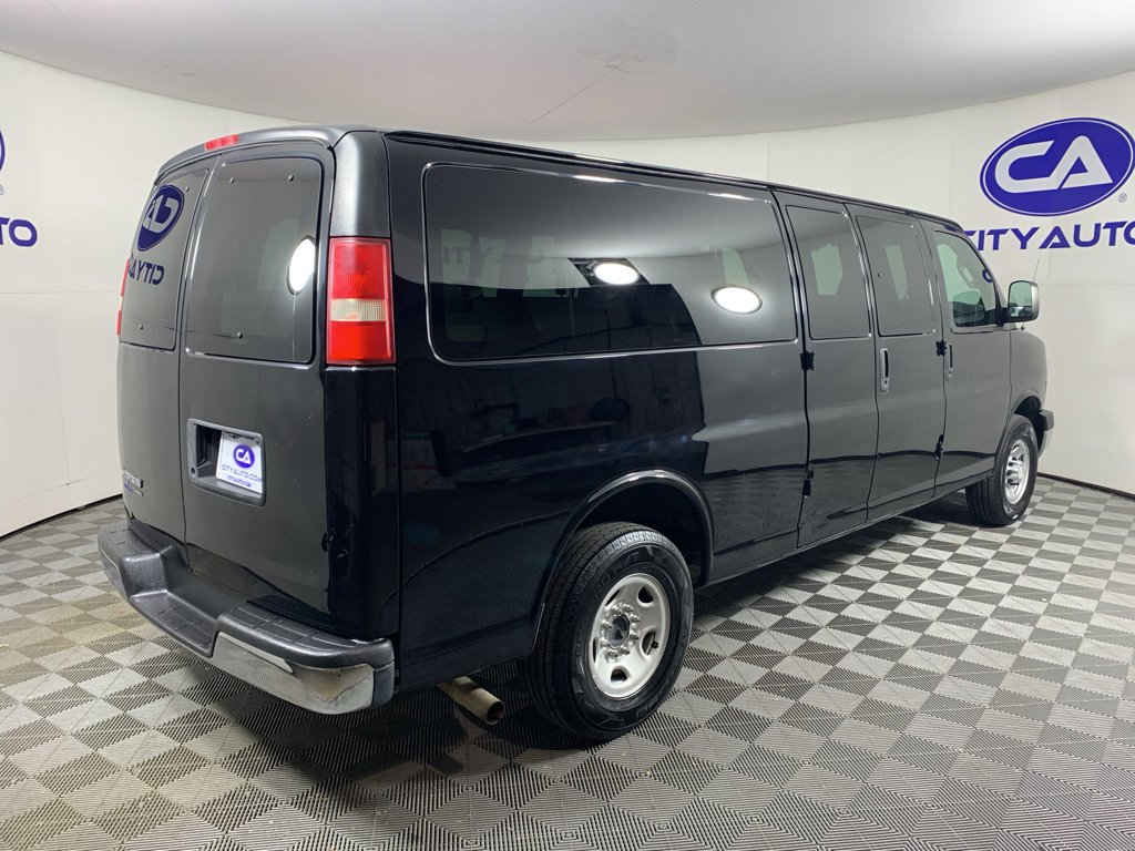 Used 2016 Chevrolet Express 3500 LS w/ Chrome Appearance Package image 3