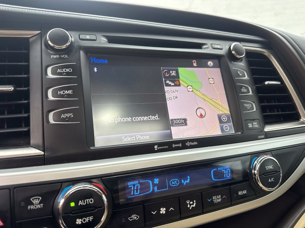 Used 2019 Toyota Highlander XLE AWD/4WD image 32