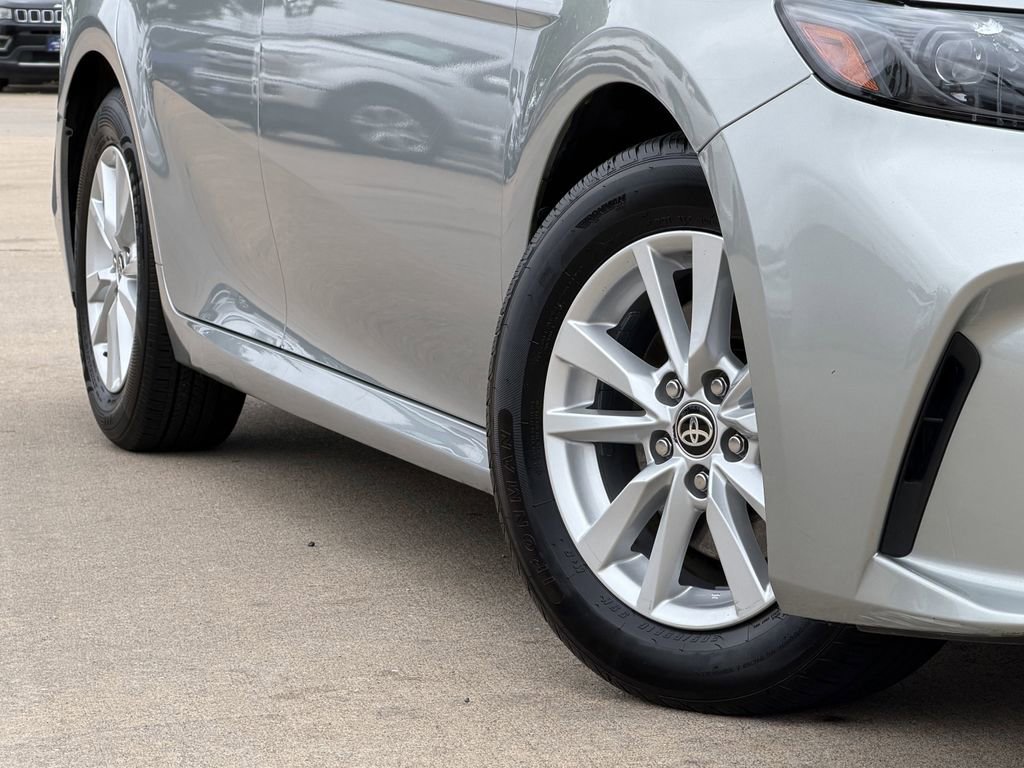 Used 2025 Toyota Camry LE FWD image 12
