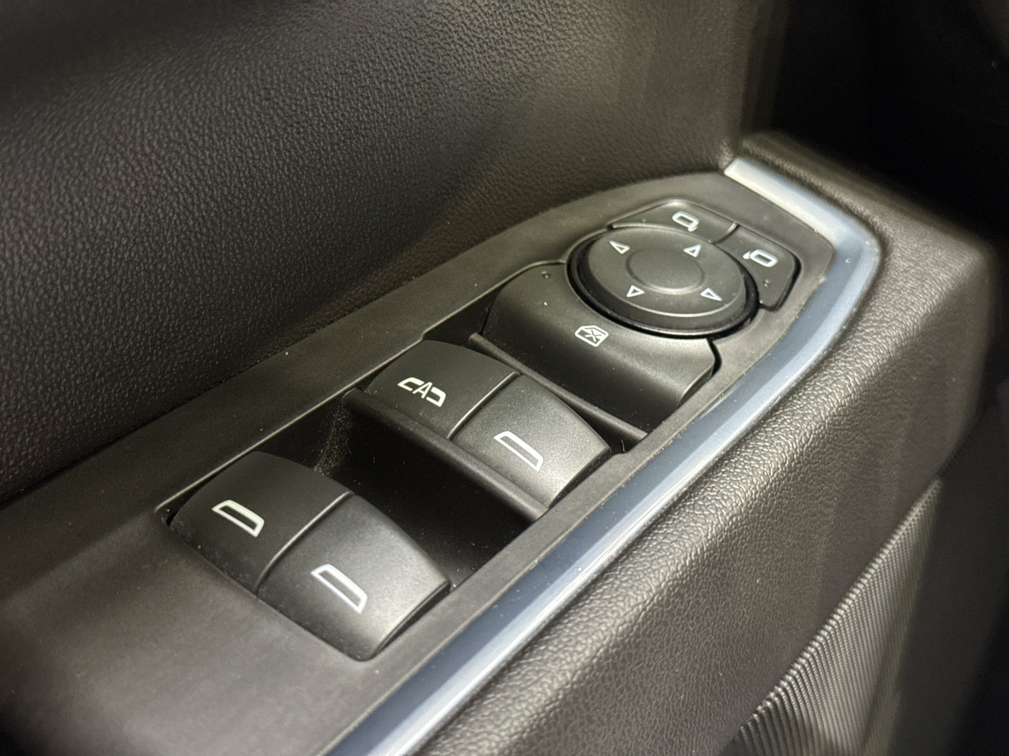 Used 2023 Chevrolet Silverado 1500 LT AWD/4WD image 31