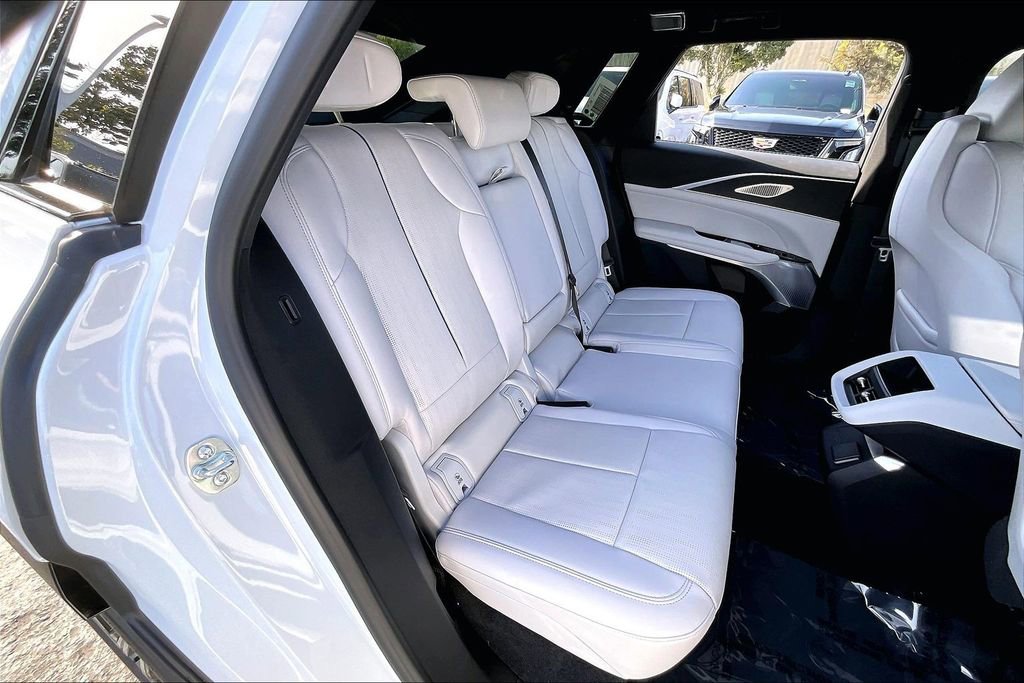 New 2026 Cadillac Lyriq Premium Luxury w/ LPO, Floor Liner Package AWD/4WD image 31
