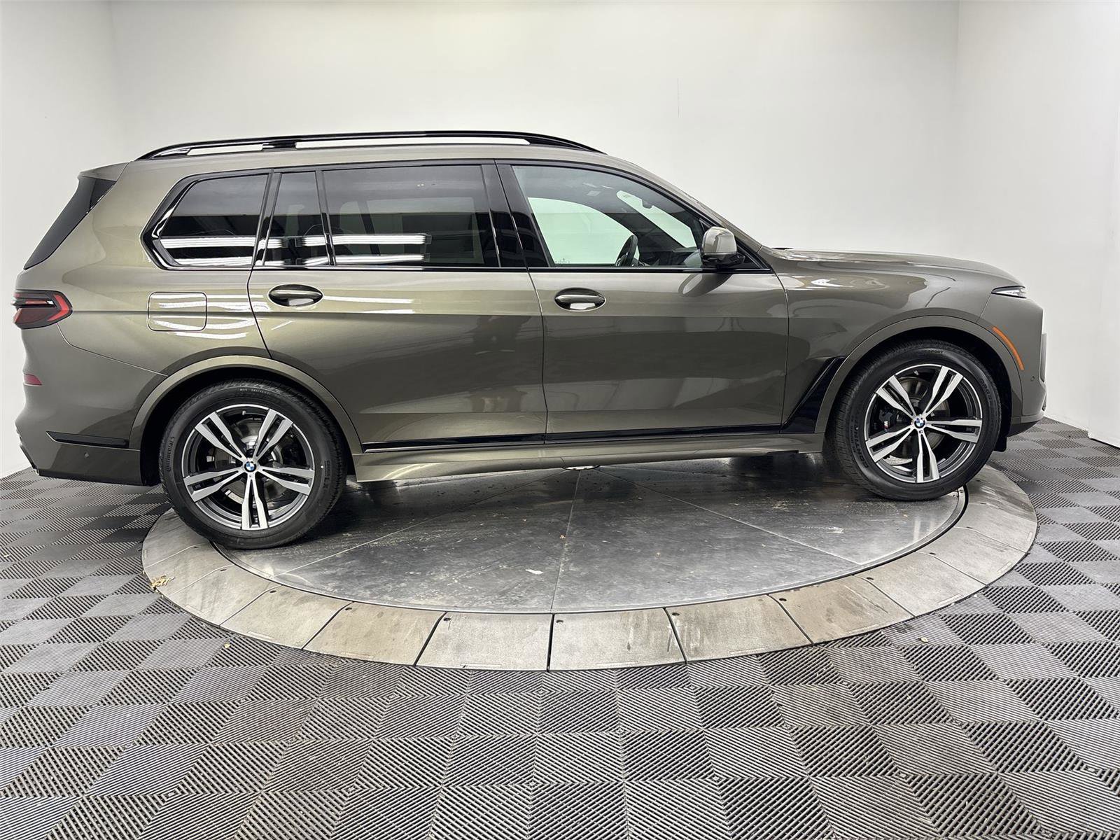 New 2026 BMW X7 xDrive40i w/ M Sport Package image 17