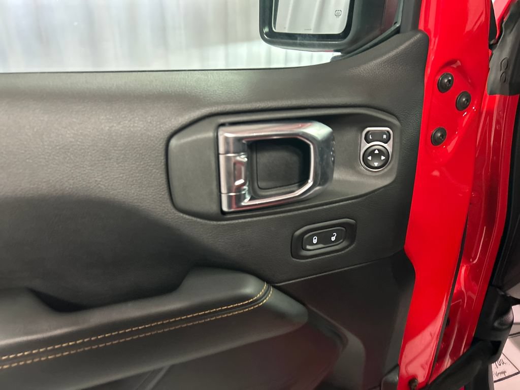 Used 2025 Jeep Wrangler Unlimited Sahara w/ Safety Group AWD/4WD image 14