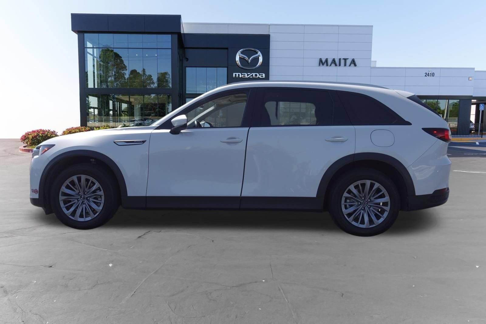 Certified 2024 MAZDA CX-90 Plug-In Hybrid w/ Preferred AWD/4WD image 8