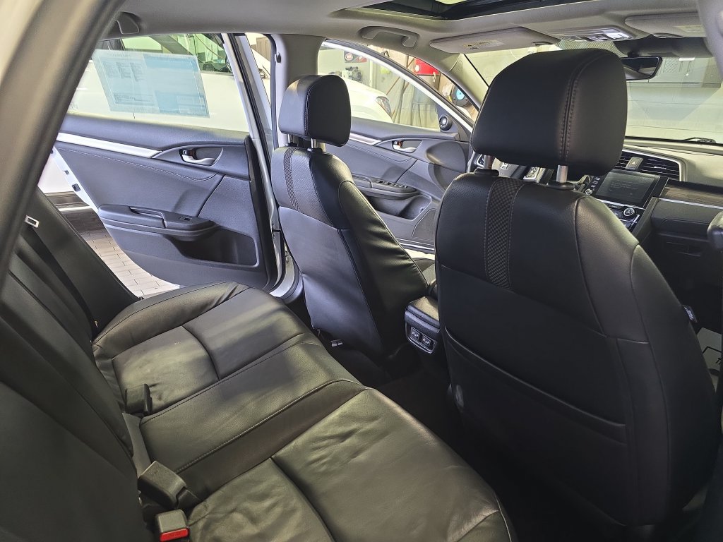 Used 2019 Honda Civic Touring image 11