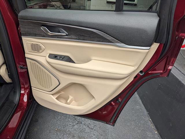 Used 2022 Jeep Grand Cherokee Limited image 18