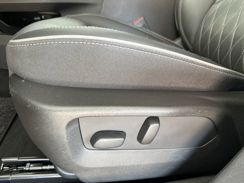 Used 2023 Buick Envision Avenir image 15