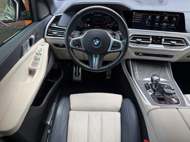 Used 2022 BMW X7 M50i image 40