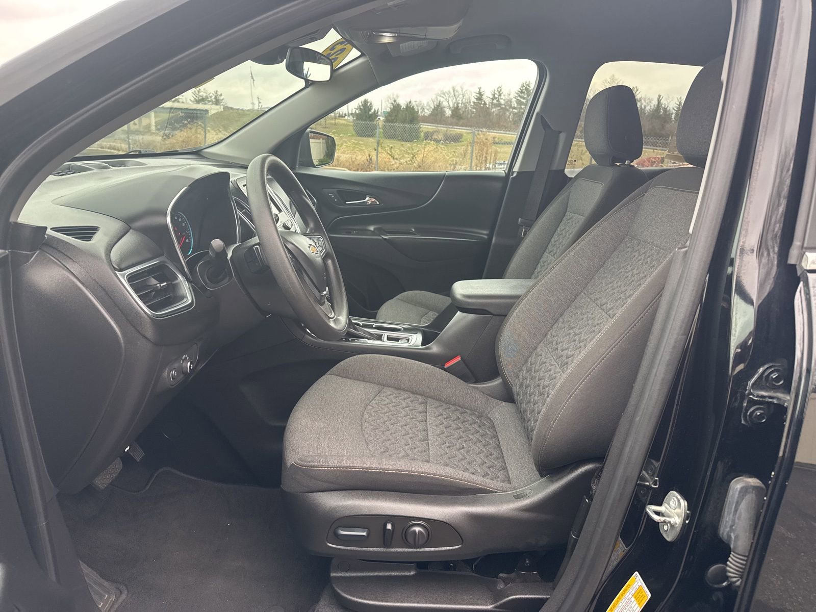 Used 2023 Chevrolet Equinox LT image 18