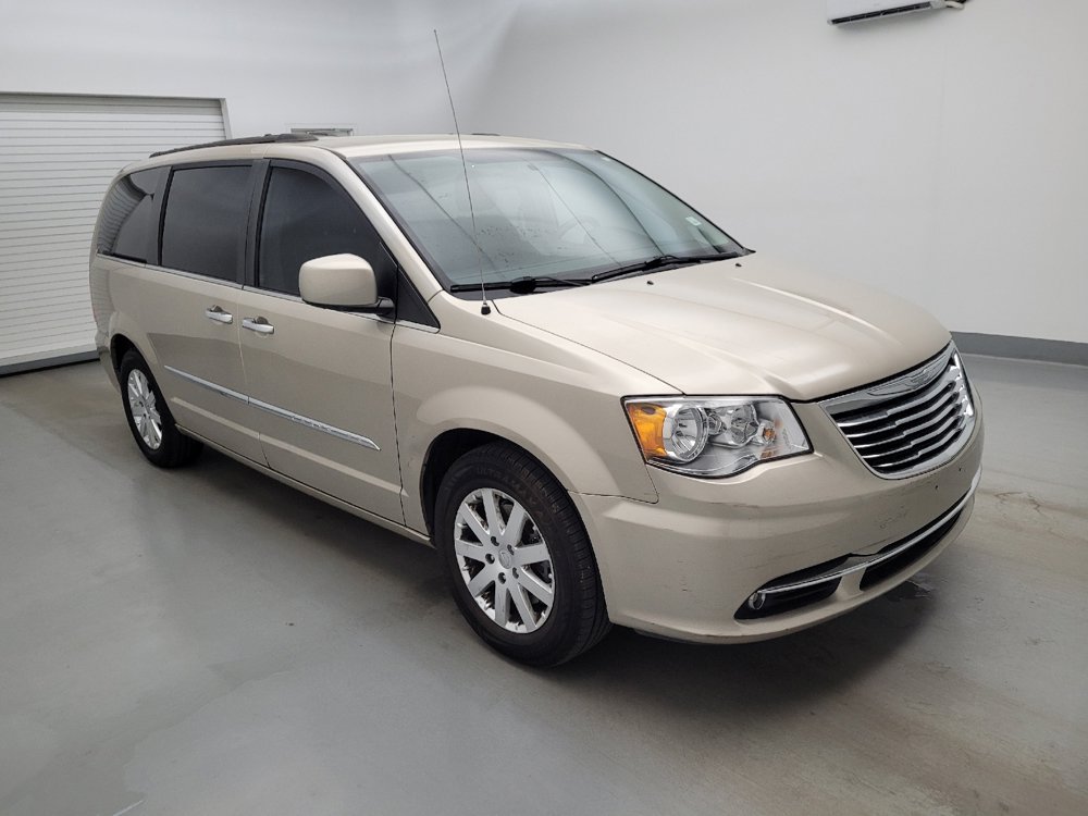 Used 2016 Chrysler Town & Country Touring w/ Driver Convenience Group FWD image 11
