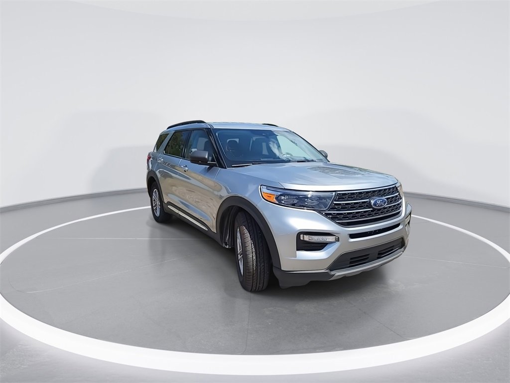 Used 2024 Ford Explorer XLT w/ Equipment Group 202A image 2