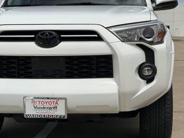 Certified 2022 Toyota 4Runner SR5 AWD/4WD image 8