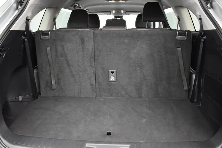 Used 2025 Toyota Highlander LE FWD image 16