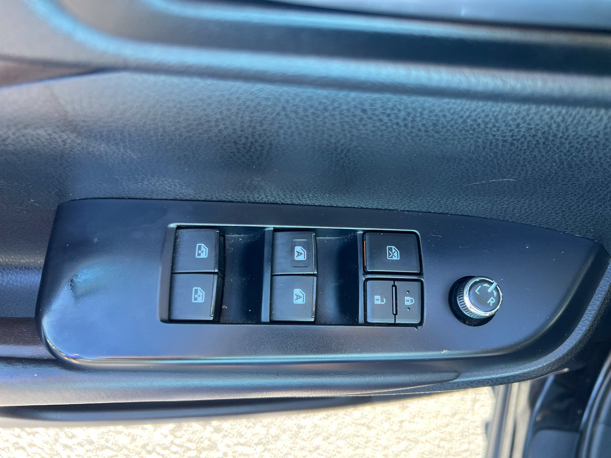 Used 2019 Toyota Highlander XLE AWD/4WD image 24