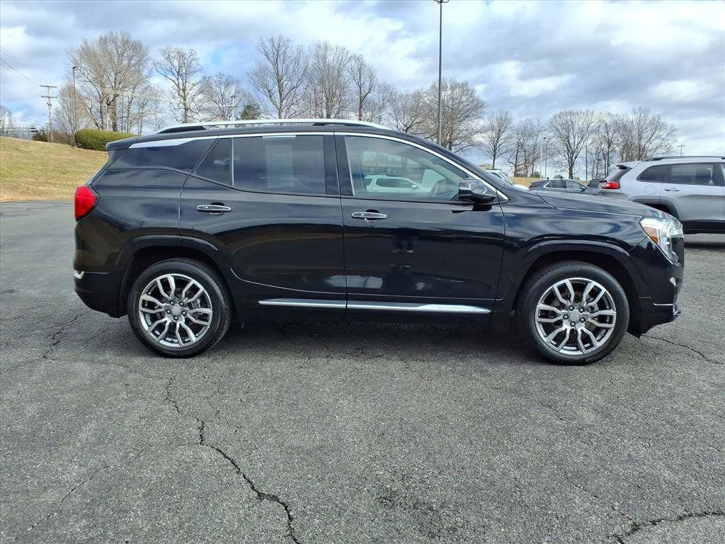 Used 2022 GMC Terrain Denali image 2