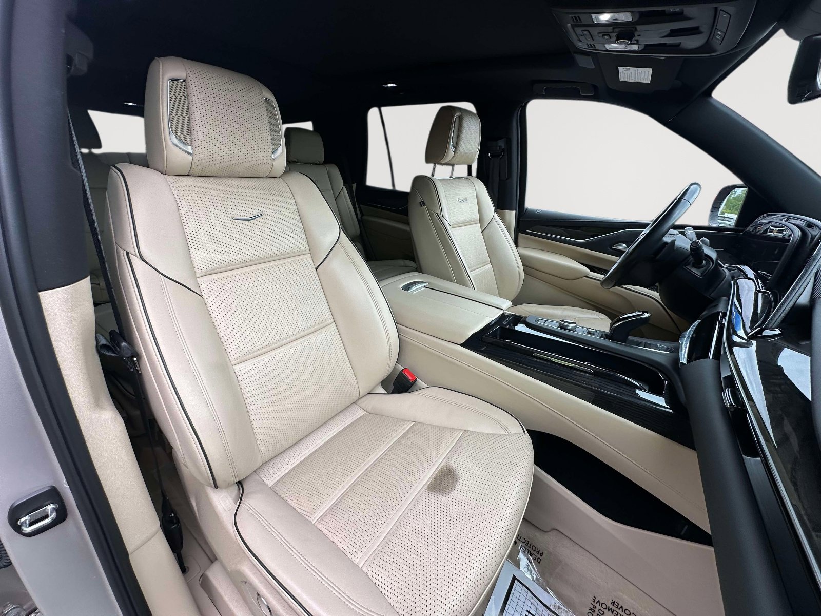 Used 2024 Cadillac Escalade Premium Luxury AWD/4WD image 28