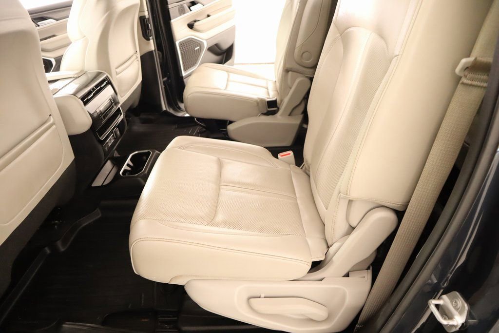 Used 2023 Jeep Wagoneer Series II w/ Flexible Seating Group image 13