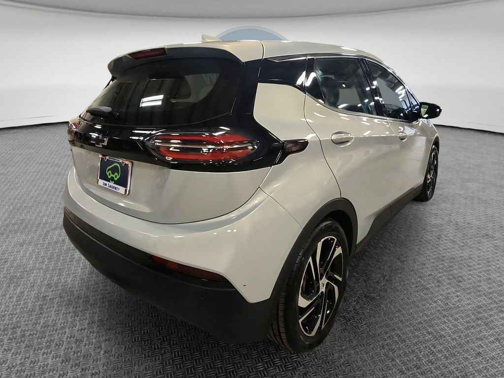 Used 2022 Chevrolet Bolt LT w/ Infotainment Package FWD image 4
