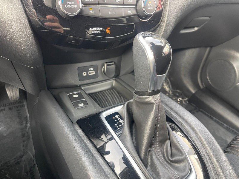 Used 2019 Nissan Rogue SV w/ Premium Package FWD image 33