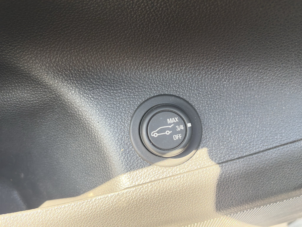 Used 2020 Buick Envision Essence w/ LPO, Cargo Package FWD image 27