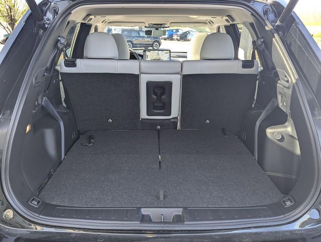 Used 2025 Mitsubishi Outlander AWD image 25