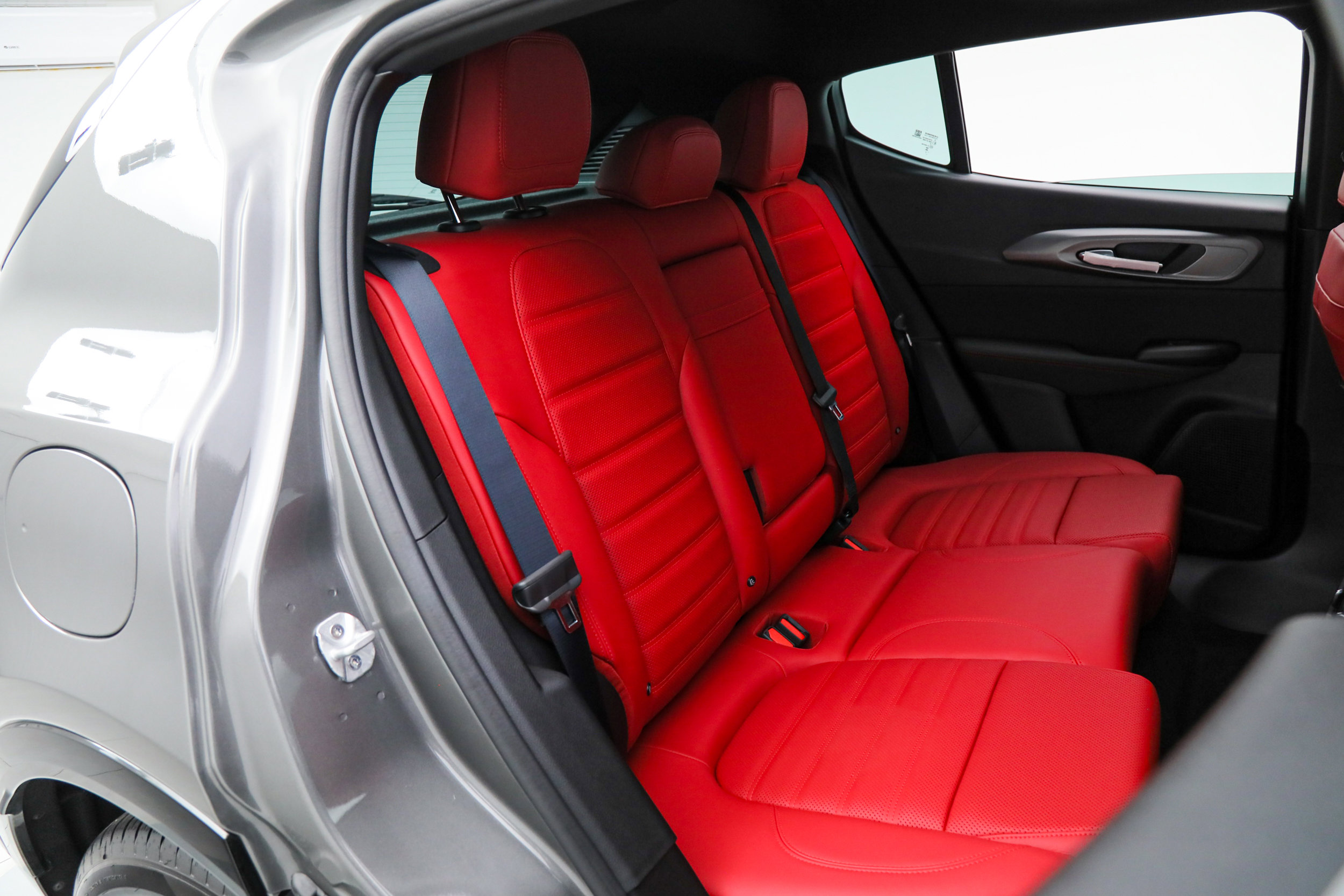 New 2026 Alfa Romeo Tonale Sprint w/ Red Premium Package image 14