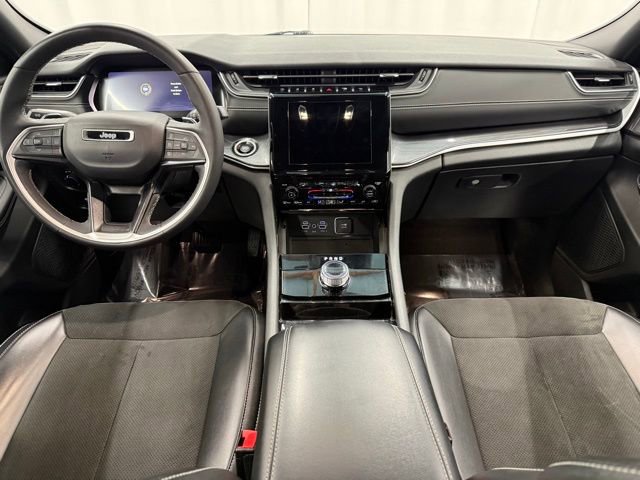 Used 2023 Jeep Grand Cherokee Altitude image 4