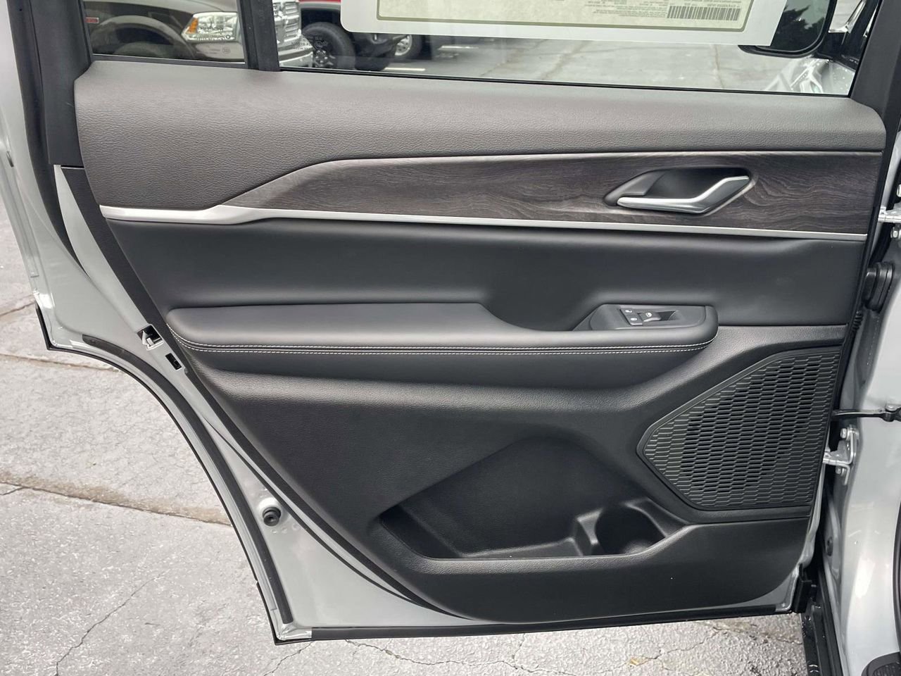 New 2025 Jeep Grand Cherokee L Limited image 24