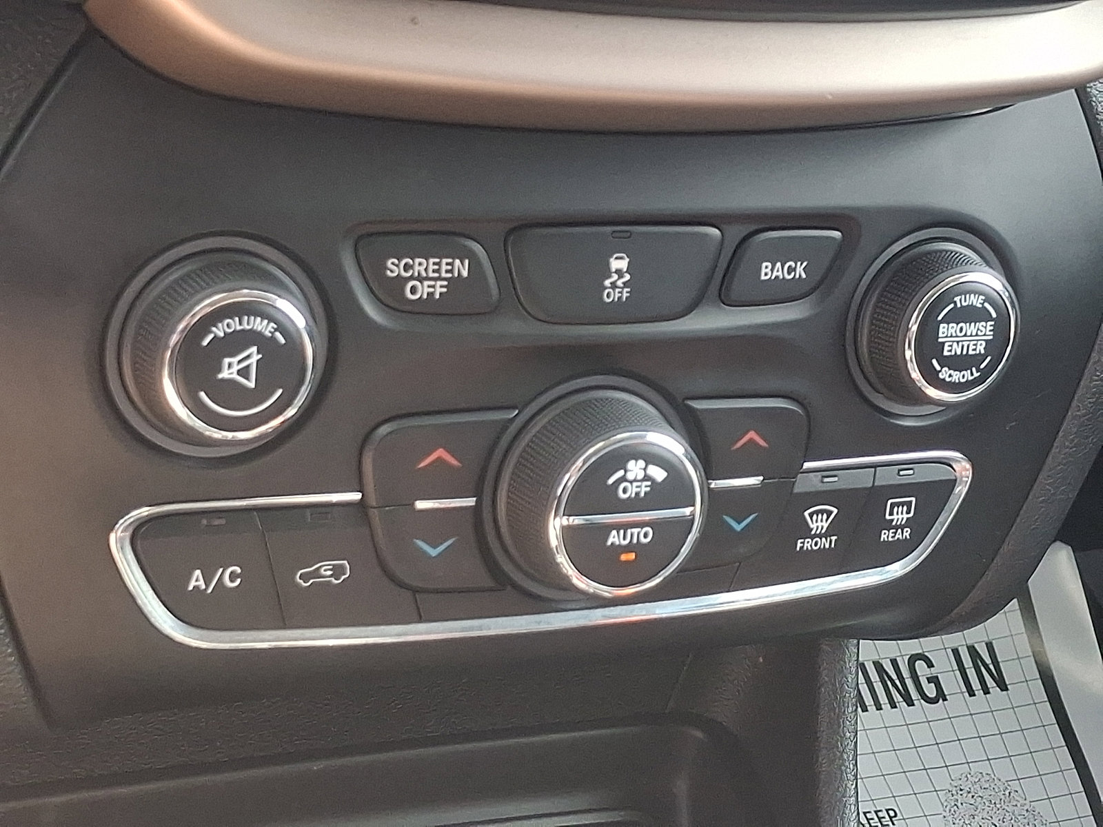 Used 2018 Jeep Cherokee Limited AWD/4WD image 15