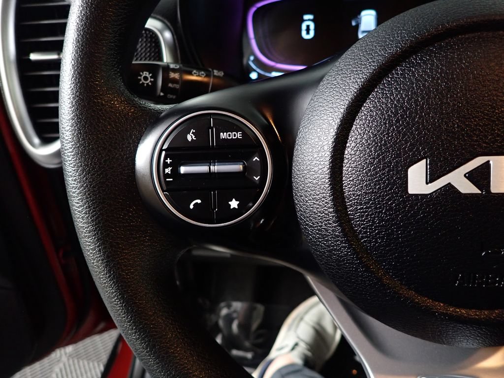 Used 2025 Kia Soul LX FWD image 23