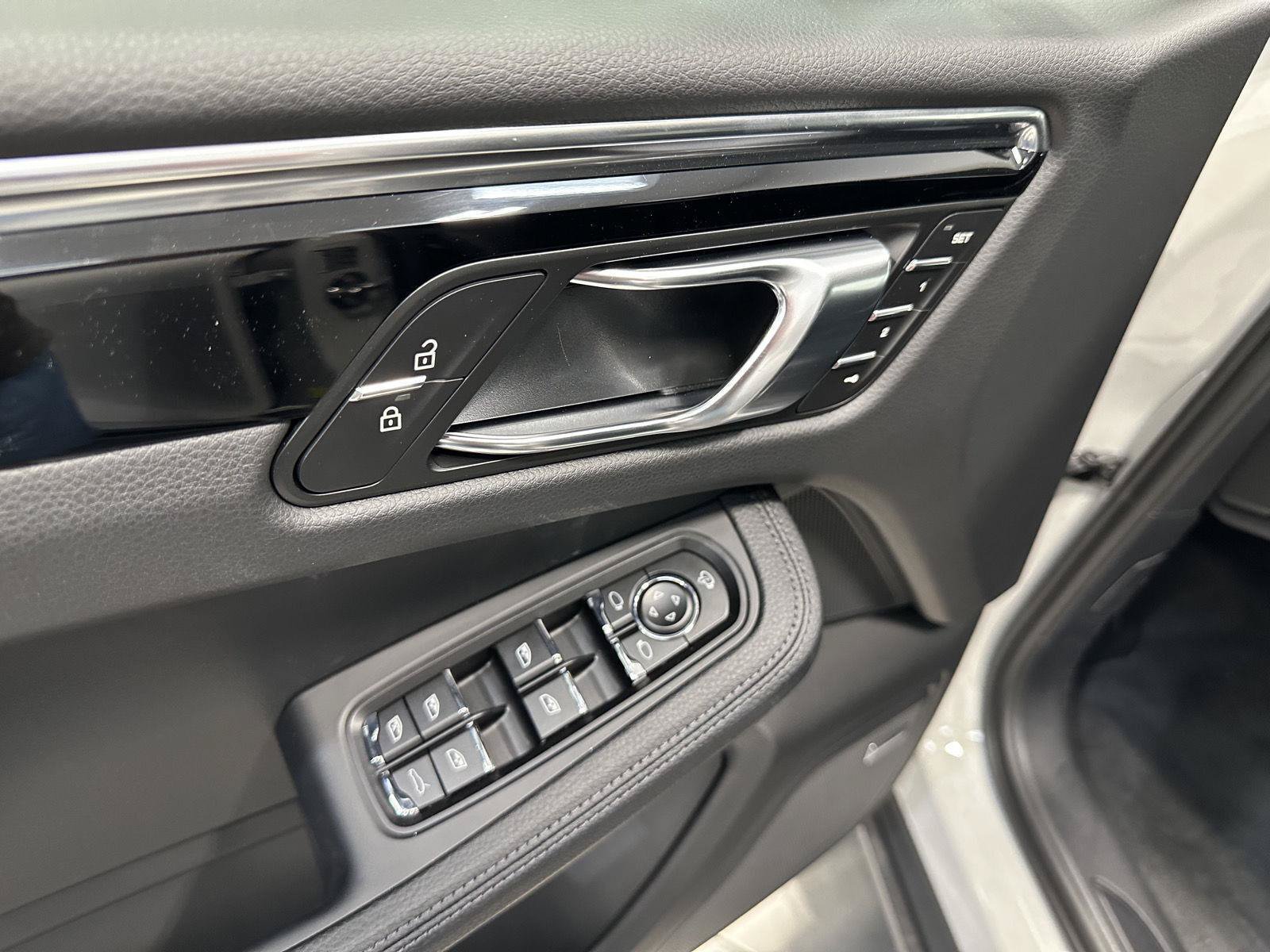 New 2026 Porsche Macan AWD/4WD image 16
