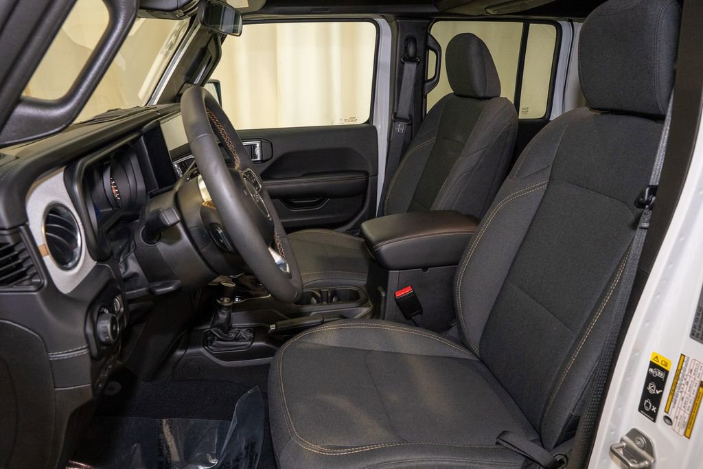 Used 2025 Jeep Wrangler Sahara image 10