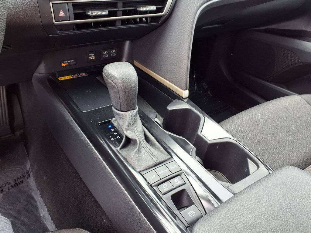 Used 2025 Toyota Camry LE image 10