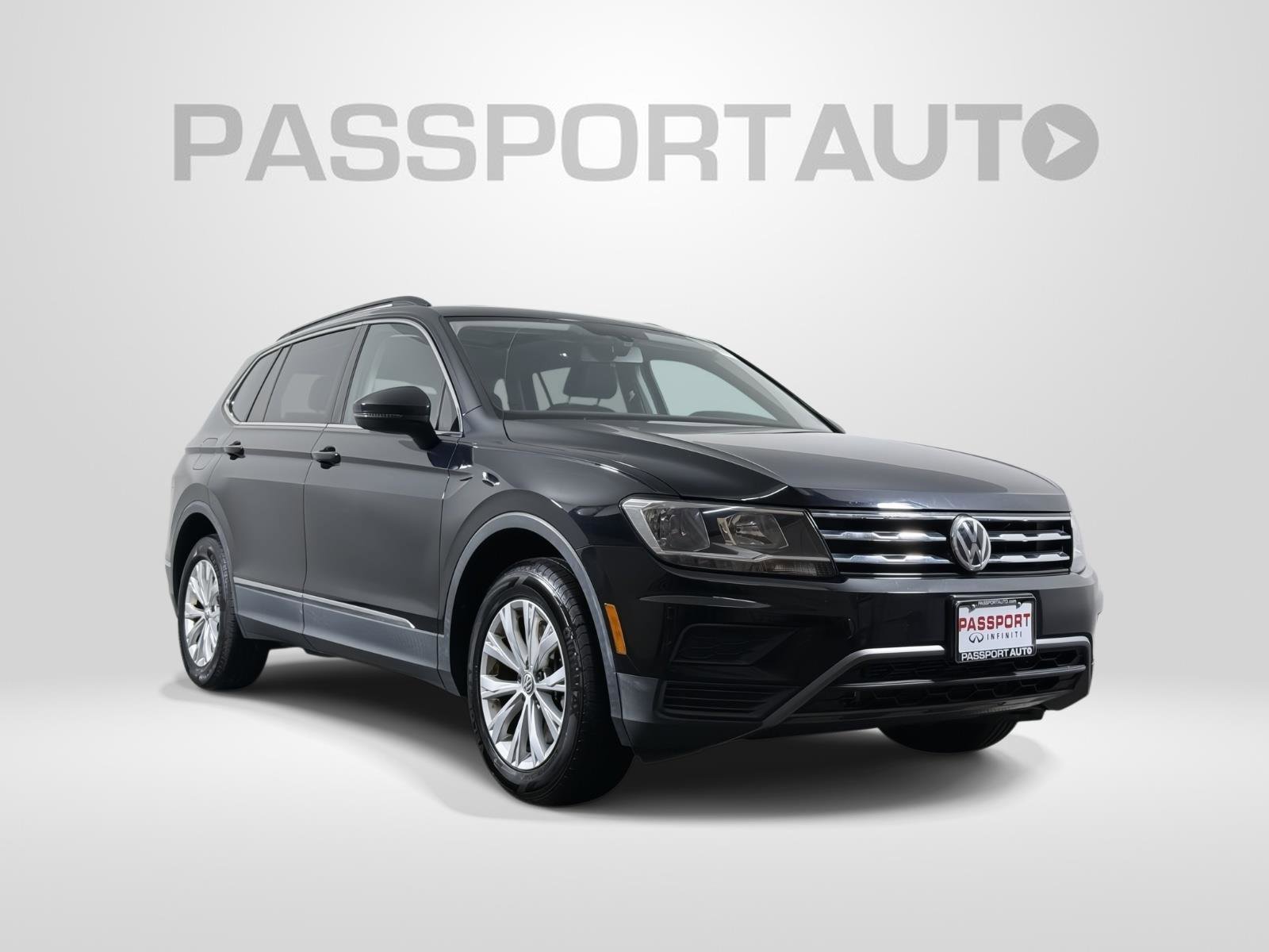 Used 2018 Volkswagen Tiguan SE w/ Panoramic Sunroof Package FWD image 3