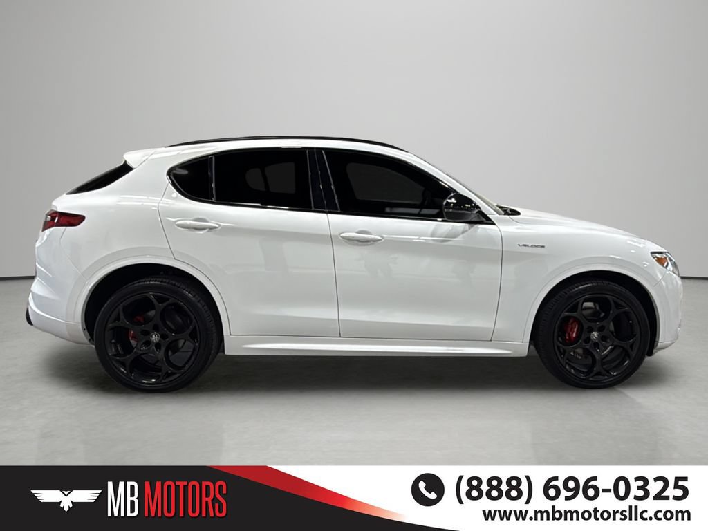Used 2022 Alfa Romeo Stelvio Veloce AWD/4WD image 5