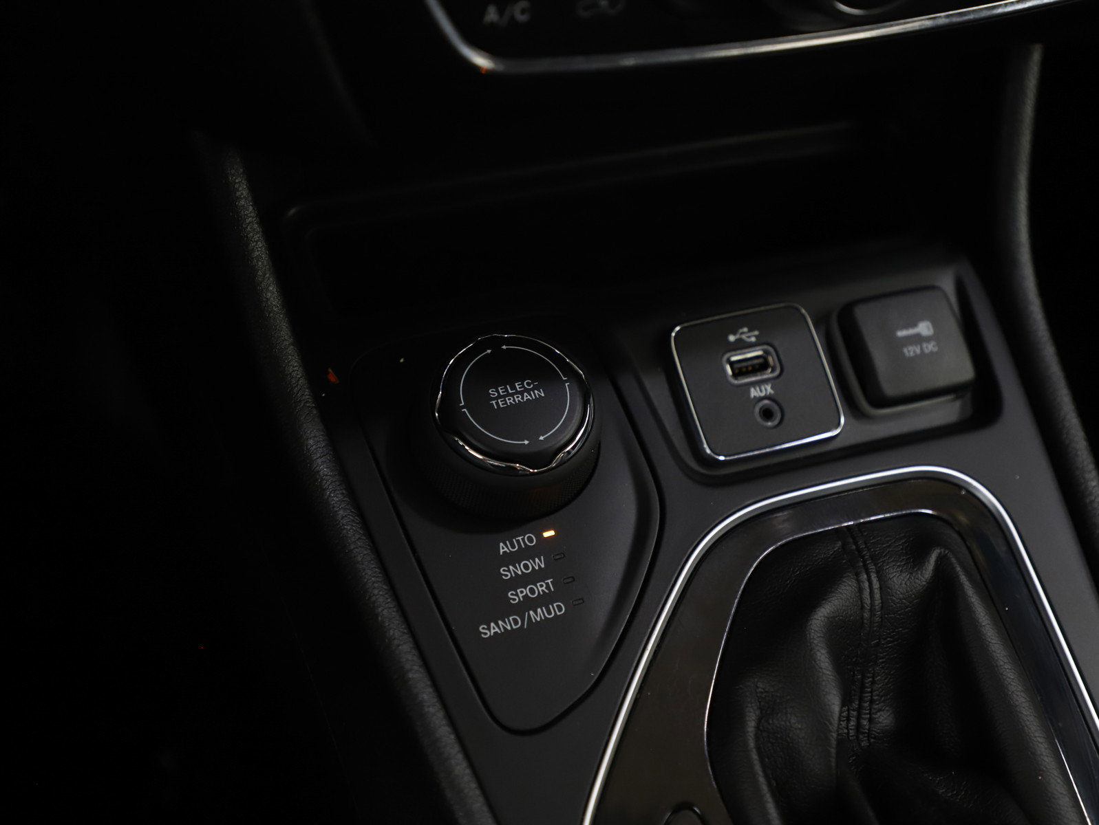 Used 2019 Jeep Cherokee Limited image 24