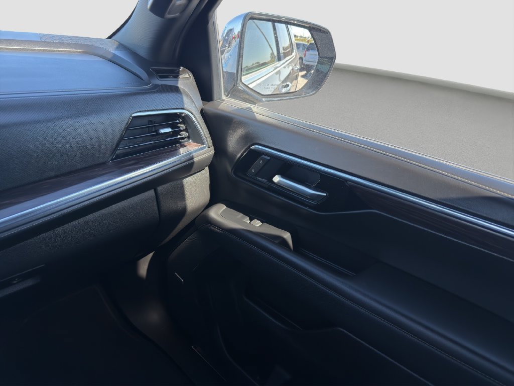 Used 2025 Chevrolet Tahoe Premier AWD/4WD image 17