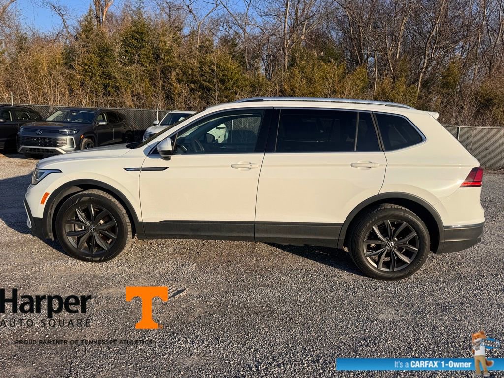 Used 2022 Volkswagen Tiguan SE w/ Panoramic Sunroof Package image 2