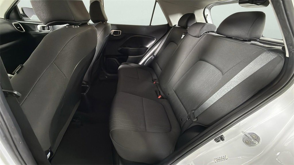 Used 2022 Hyundai Venue SE image 27