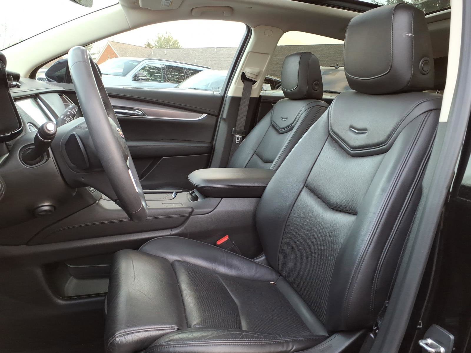 Used 2017 Cadillac XT5 Luxury w/ Driver Awareness Package image 12