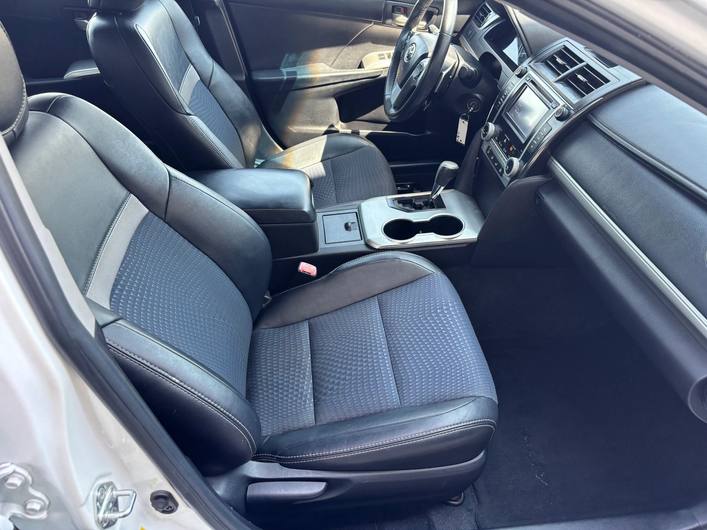 Used 2012 Toyota Camry SE image 10