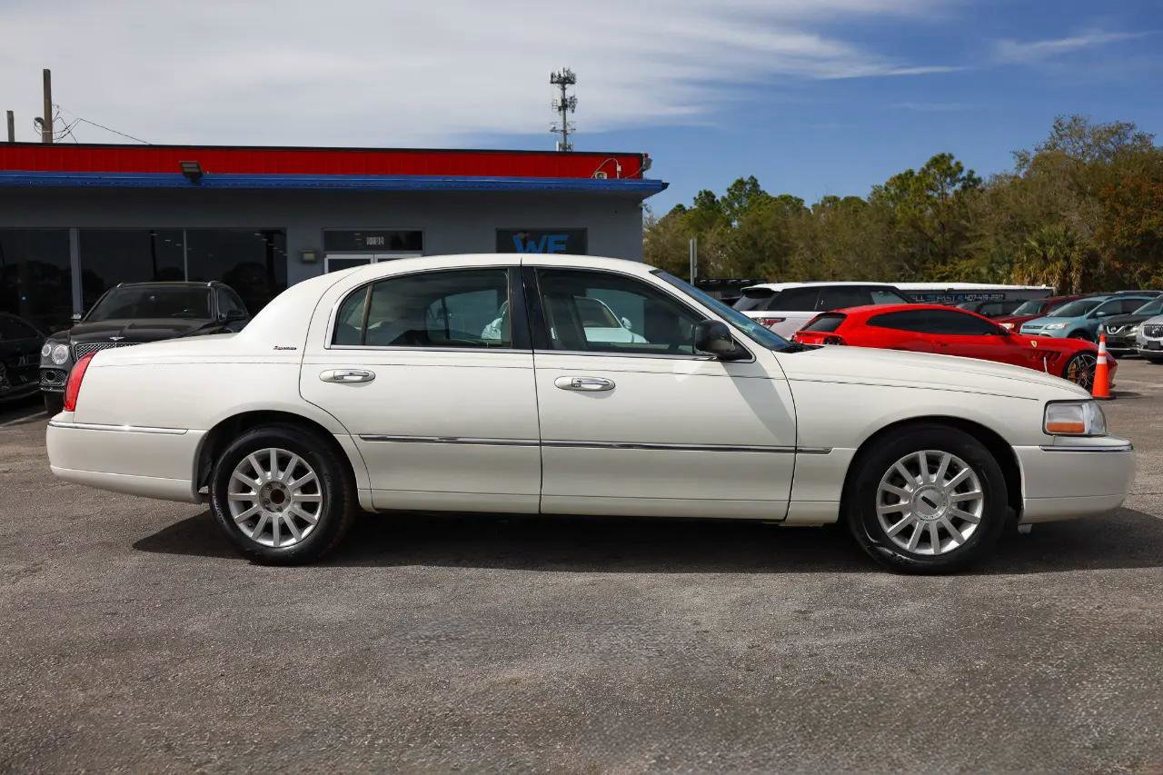 Used 2006 Lincoln Town Car Signature image 13