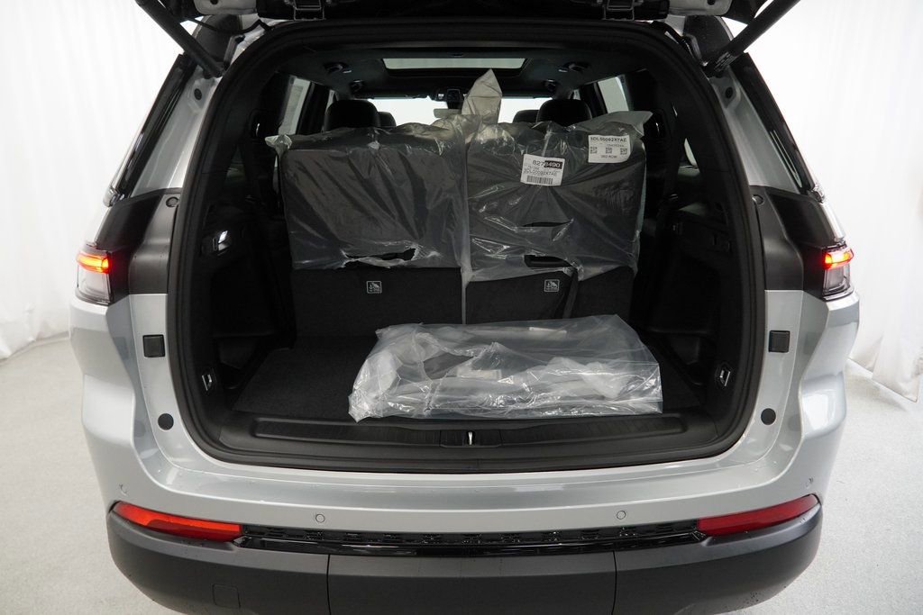 New 2025 Jeep Grand Cherokee L Limited image 32